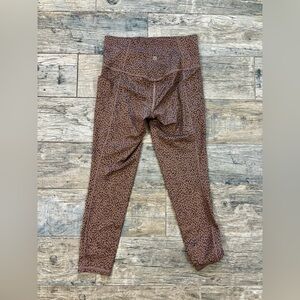 Athleta Sun Salutation Stash Capri Leggings size small petite